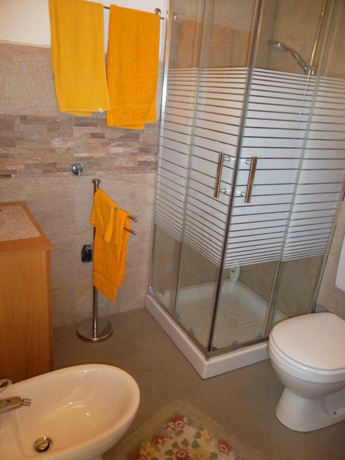 Apartamento Vesna Loft In Luino Exterior foto
